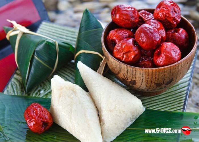 红<a href=/shicai/guopin/Zao/index.html target=_blank><u>枣</u></a><a href=zt/zongzi target=_blank><u>粽子的做法</u></a>