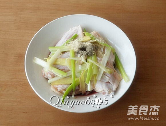 盐焗<a href=/shicai/rouqin/JiChi/index.html target=_blank><u>鸡翅</u></a>的做法