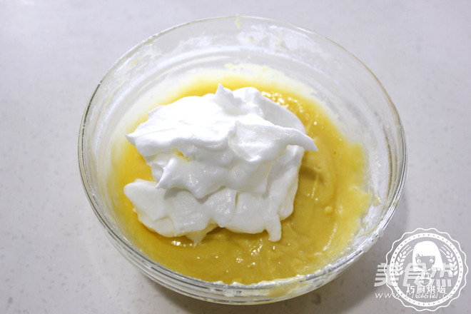 <a href=/shicai/guopin/ManYueMei/index.html target=_blank><u>蔓越莓</u></a>乳酪戚风的做法