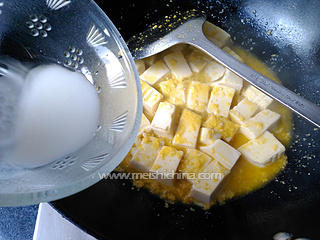 蟹<a href=/shicai/mimian/HuangDou/index.html target=_blank><u>黄豆</u></a>腐