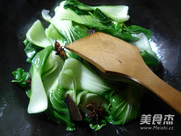 <a href=/shicai/shucai/QingCai/index.html target=_blank><u>青菜</u></a>烧<a href=/shicai/mimian/NianGao/index.html target=_blank><u>年糕</u></a>的做法