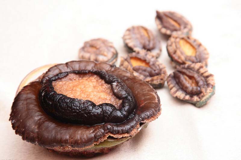 <a href=/shicai/shuichanpin/BaoYu/index.html target=_blank><u>鲍鱼</u></a>的清洗方法2