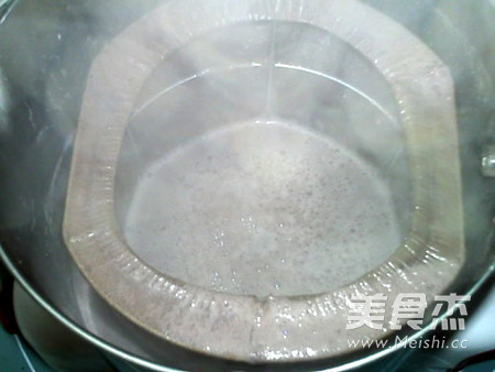 抗感染营养<a href=/shicai/mimian/HeiMi/index.html target=_blank><u>黑米</u></a>糊的做法