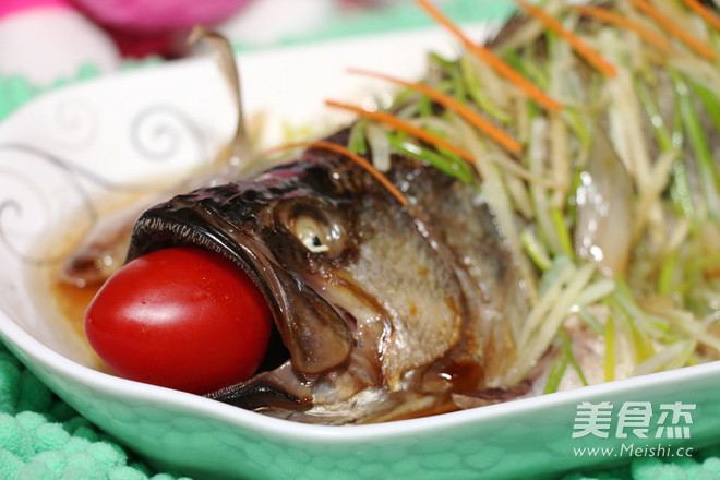 清蒸<a href=/shicai/shuichanpin/LuYu/index.html target=_blank><u>鲈鱼</u></a>的做法