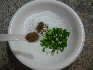 椒盐香葱<a href=/shicai/mimian/NuoMi/index.html target=_blank><u>糯米</u></a>条