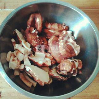 料多多<a href=/shicai/shucai/XiangGu/index.html target=_blank><u>香菇</u></a>酱