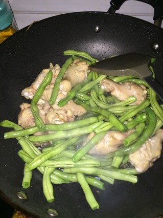 烧<a href=/shicai/rouqin/JiTui/index.html target=_blank><u>鸡腿</u></a>