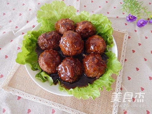 <a href=zt/hsszt target=_blank><u>红烧狮子头</u></a>的做法