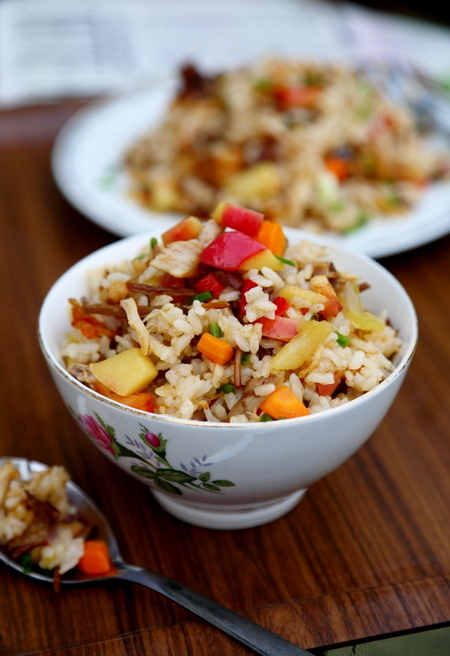 <a href=/shicai/guopin/PingGuo/index.html target=_blank><u>苹果</u></a>鸡丝炒饭