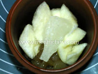 龙眼冰糖炖<a href=/shicai/guopin/Li/index.html target=_blank><u>梨</u></a>