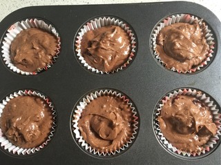 <a href=/shicai/mimian/QiaoKeLi/index.html target=_blank><u>巧克力</u></a>纸杯蛋糕