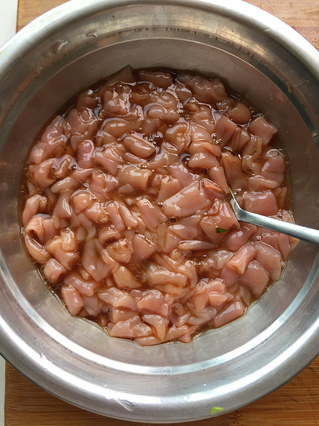 海肠<a href=/shicai/shucai/JiuCai/index.html target=_blank><u>韭菜</u></a>馅饺子