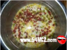 <a href=/shicai/shucai/HongShu/index.html target=_blank><u>红薯</u></a>粥的做法7