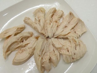 <a href=/shicai/shucai/LuSun/index.html target=_blank><u>芦笋</u></a>鸡丝色拉