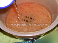 龙眼冰糖炖<a href=/shicai/guopin/Li/index.html target=_blank><u>梨</u></a>