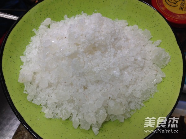 养颜美容:固元<a href=/shicai/yaoshi/EJiao/index.html target=_blank><u>阿胶</u></a>糕的做法