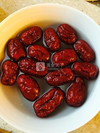 <a href=/shicai/mimian/NuoMi/index.html target=_blank><u>糯米</u></a><a href=/shicai/guopin/Zao/index.html target=_blank><u>枣</u></a>