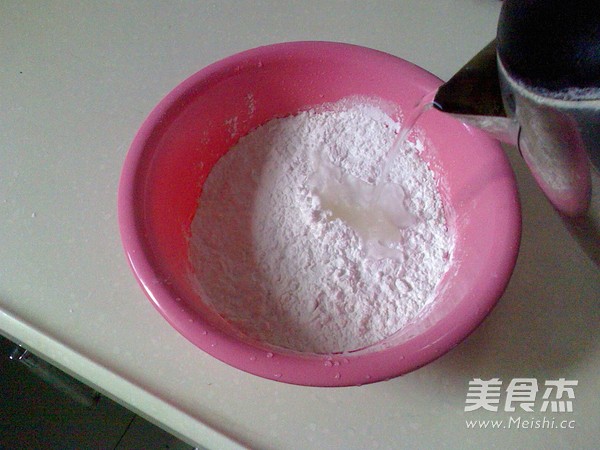 <a href=/shicai/shucai/JiuCai/index.html target=_blank><u>韭菜</u></a>蒸饺的做法