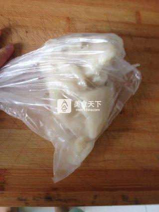 三色<a href=/shicai/mimian/NuoMi/index.html target=_blank><u>糯米</u></a>糍