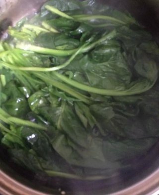 <a href=/shicai/shucai/BoCai/index.html target=_blank><u>菠菜</u></a><a href=/shicai/rouqin/JiDan/index.html target=_blank><u>鸡蛋</u></a>卷