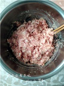 <a href=/shicai/rouqin/ZhuRou/index.html target=_blank><u>猪肉</u></a><a href=/shicai/shucai/JiuCai/index.html target=_blank><u>韭菜</u></a>蒸饺