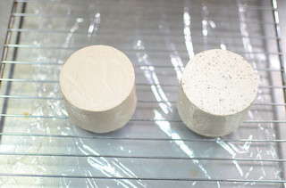 脆皮<a href=/shicai/mimian/QiaoKeLi/index.html target=_blank><u>巧克力</u></a>慕斯