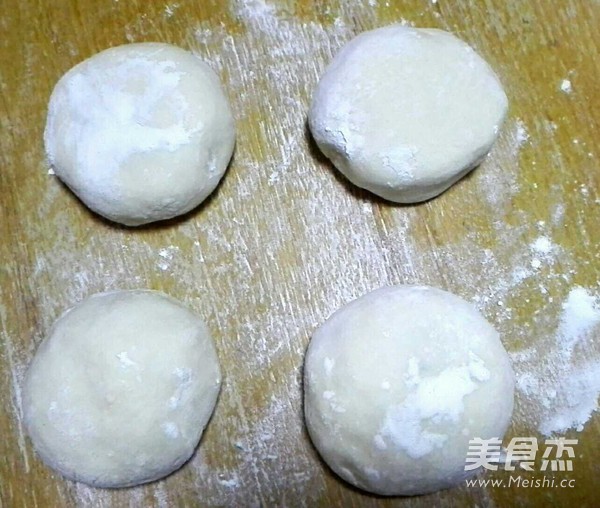 <a href=/shicai/rouqin/ZhuRou/index.html target=_blank><u>猪肉</u></a><a href=/shicai/shucai/HuiXiang/index.html target=_blank><u>茴香</u></a>馅饼的做法