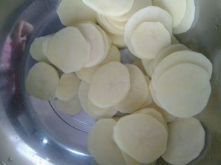 蒜泥<a href=/shicai/shucai/TuDou/index.html target=_blank><u>土豆</u></a>