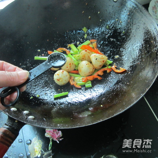 <a href=/shicai/shucai/QinCai/index.html target=_blank><u>芹菜</u></a><a href=/shicai/mimian/NuoMi/index.html target=_blank><u>糯米</u></a>包的做法