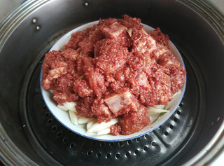 粉蒸<a href=/shicai/rouqin/PaiGu/index.html target=_blank><u>排骨</u></a>