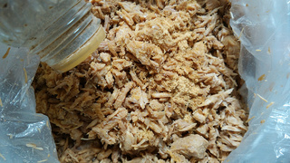 猪<a href=/shicai/rouqin/RouSong/index.html target=_blank><u>肉松</u></a>