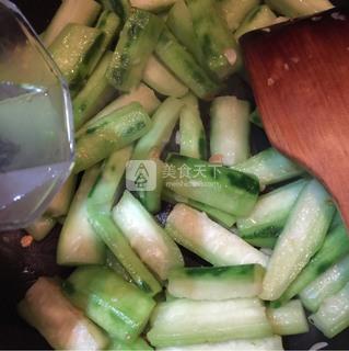 清炒<a href=/shicai/shucai/SiGua/index.html target=_blank><u>丝瓜</u></a>