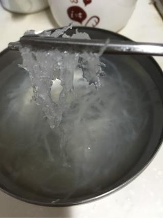 冰糖<a href=/shicai/shucai/BaiHe/index.html target=_blank><u>百合</u></a><a href=/shicai/yaoshi/YaWo/index.html target=_blank><u>燕窝</u></a>