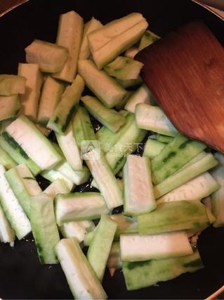 清炒<a href=/shicai/shucai/SiGua/index.html target=_blank><u>丝瓜</u></a>