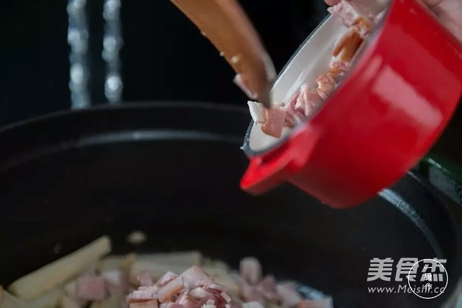 莲<a href=/shicai/shucai/Ou/index.html target=_blank><u>藕</u></a><a href=/shicai/mimian/QiSi/index.html target=_blank><u>起司</u></a>烧的做法