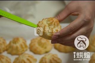 <a href=/shicai/mimian/NaiYou/index.html target=_blank><u>奶油</u></a>泡芙