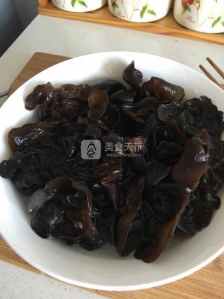 凉拌<a href=/shicai/shucai/MuEr/index.html target=_blank><u>木耳</u></a>