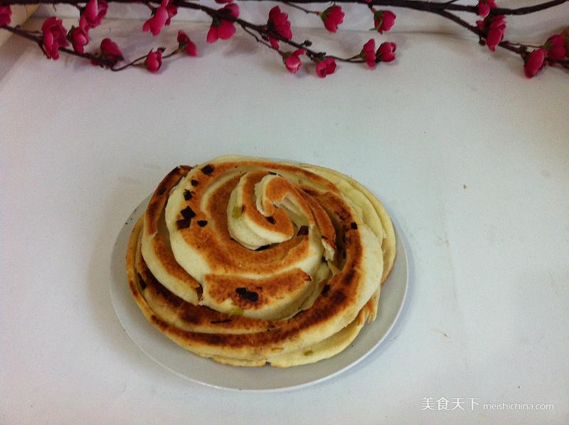 香酥<a href=/shicai/diaoweipin/CongYou/index.html target=_blank><u>葱油</u></a>饼