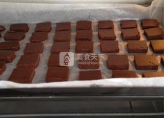 <a href=/shicai/mimian/QiaoKeLi/index.html target=_blank><u>巧克力</u></a>夹心饼干