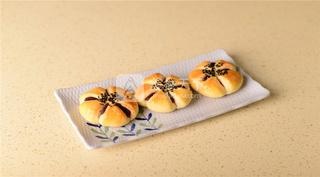 花朵豆沙<a href=/shicai/mimian/MianBao/index.html target=_blank><u>面包</u></a>