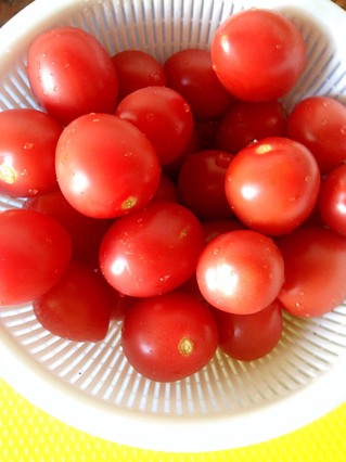 <a href=/shicai/shucai/XiHongShi/index.html target=_blank><u>西红柿</u></a>爱心与玫瑰