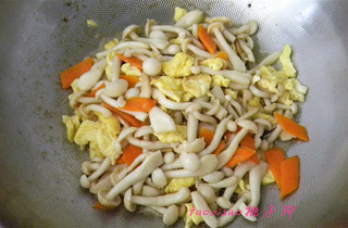 <a href=/shicai/shucai/HaiXianGu/index.html target=_blank><u>海鲜菇</u></a>炒<a href=/shicai/rouqin/JiDan/index.html target=_blank><u>鸡蛋</u></a>