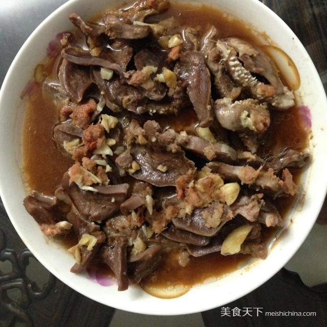 酸梅蒸<a href=/shicai/rouqin/ZhuShe/index.html target=_blank><u>猪舌</u></a>