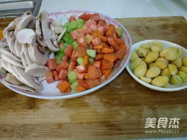 <a href=/shicai/guopin/BaiGuo/index.html target=_blank><u>白果</u></a>烩鲜蔬的做法