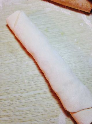 迷你葱香<a href=/shicai/rouqin/HuoTui/index.html target=_blank><u>火腿</u></a>花卷