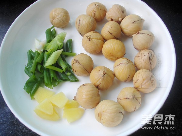 <a href=/shicai/shucai/XiangGu/index.html target=_blank><u>香菇</u></a><a href=/shicai/guopin/LiZi/index.html target=_blank><u>栗子</u></a>烧<a href=/shicai/rouqin/PaiGu/index.html target=_blank><u>排骨</u></a>的做法