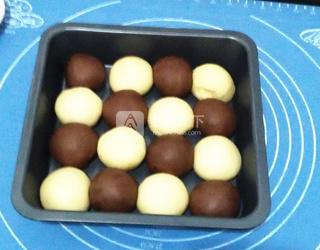 双色挤挤小熊<a href=/shicai/mimian/MianBao/index.html target=_blank><u>面包</u></a>