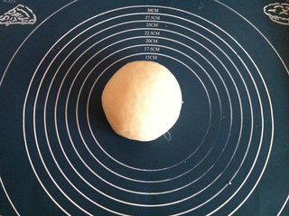 香酥<a href=/shicai/diaoweipin/CongYou/index.html target=_blank><u>葱油</u></a>饼