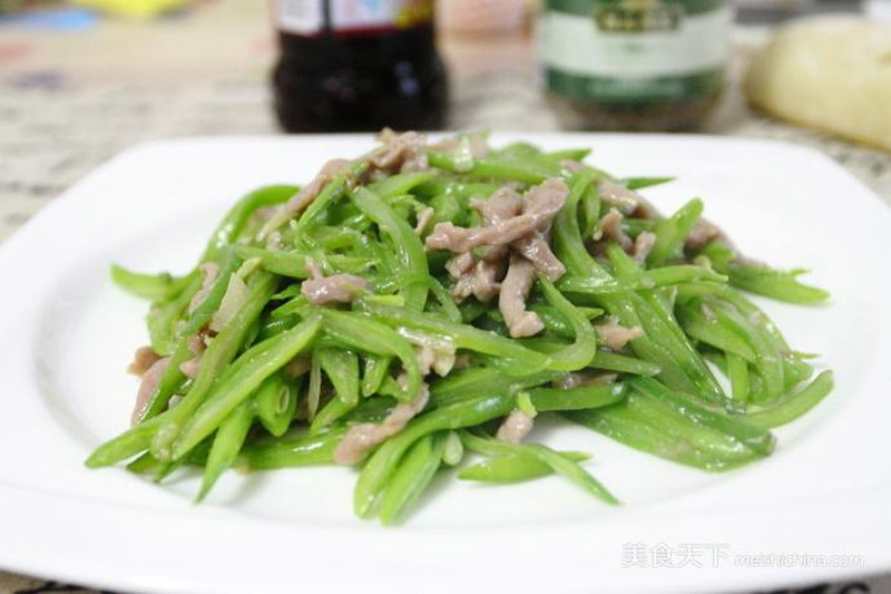 家常小炒:<a href=/shicai/shucai/BianDou/index.html target=_blank><u>扁豆</u></a>炒肉