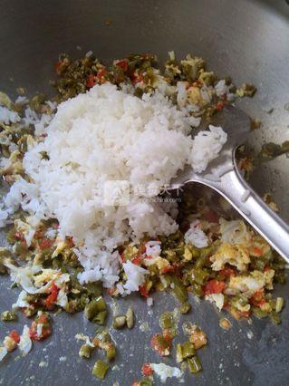 酸<a href=/shicai/shucai/DouJiao/index.html target=_blank><u>豆角</u></a>蛋炒饭